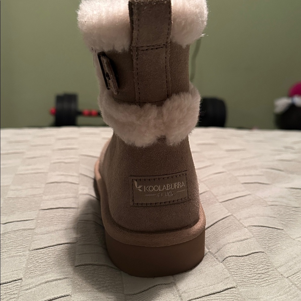 Cozy Tan Ankle Boots with Faux Fur Trim - Picture 3 of 5